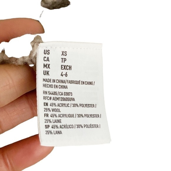 American Eagle outfitters V neck sweater. Size XS - Picture 5 of 7